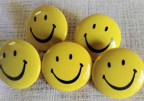 Knopf mit smiley gelb - smiley,,