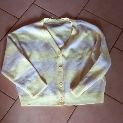 Strickjäckchen gelb beige